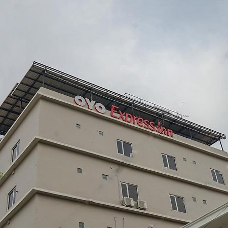 Oyo 616 Express Inn Palembang Kültér fotó
