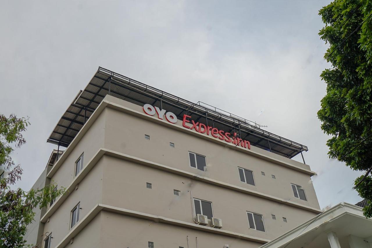 Oyo 616 Express Inn Palembang Kültér fotó