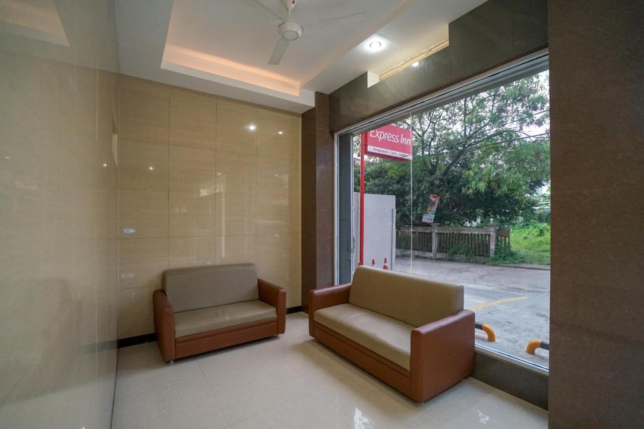 Oyo 616 Express Inn Palembang Kültér fotó