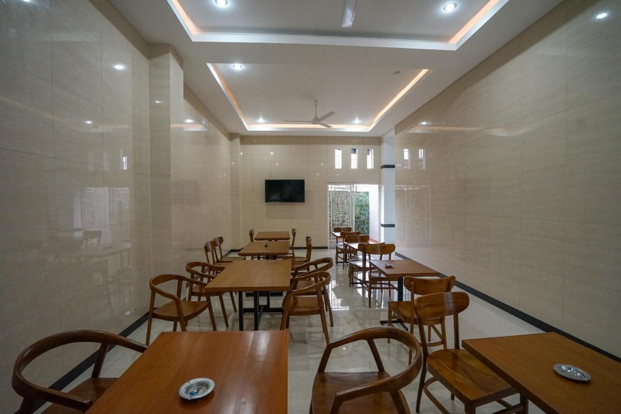 Oyo 616 Express Inn Palembang Kültér fotó