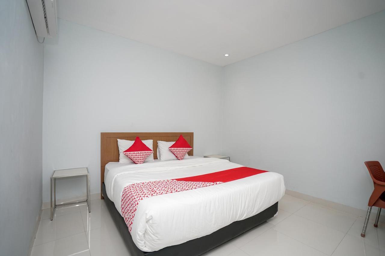 Oyo 616 Express Inn Palembang Kültér fotó