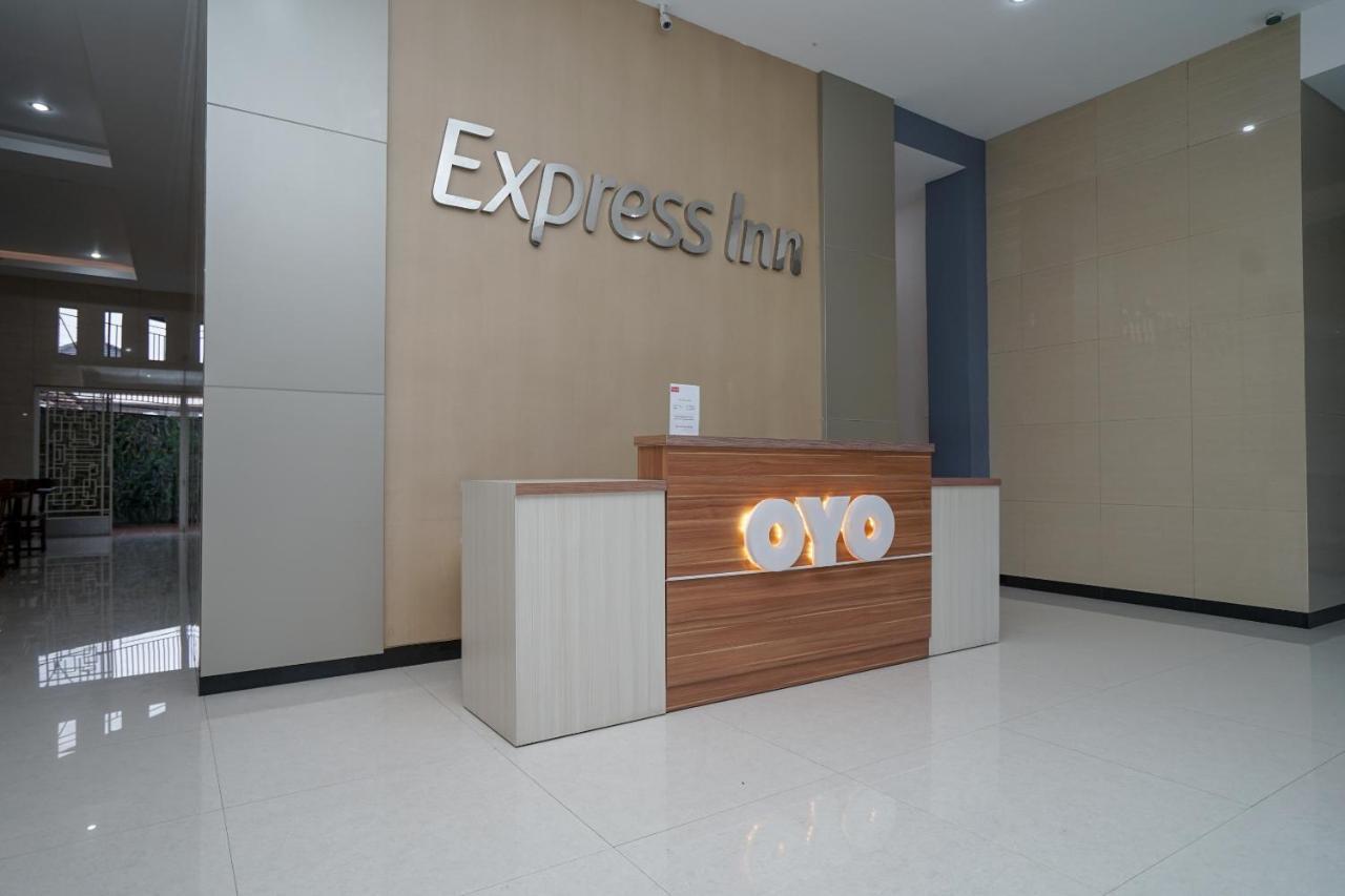 Oyo 616 Express Inn Palembang Kültér fotó