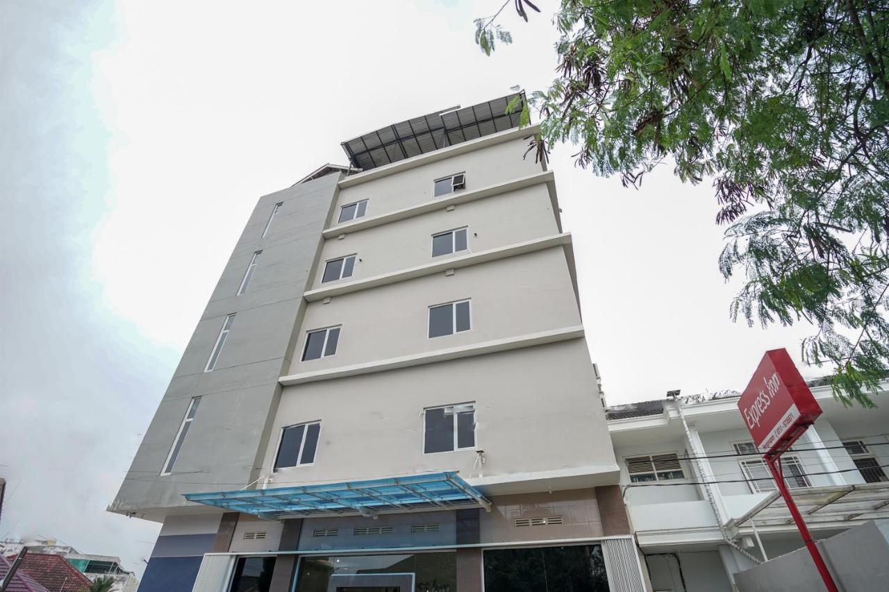 Oyo 616 Express Inn Palembang Kültér fotó