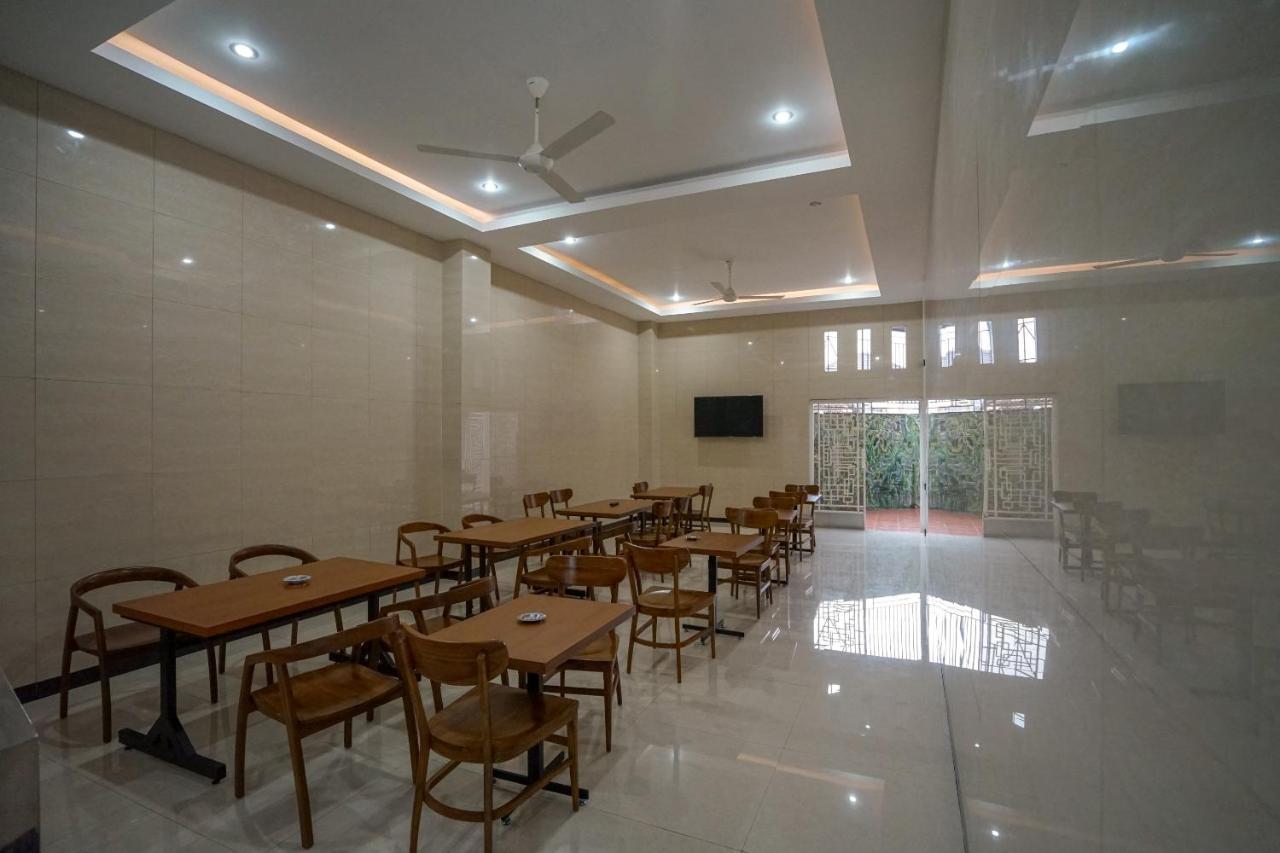 Oyo 616 Express Inn Palembang Kültér fotó