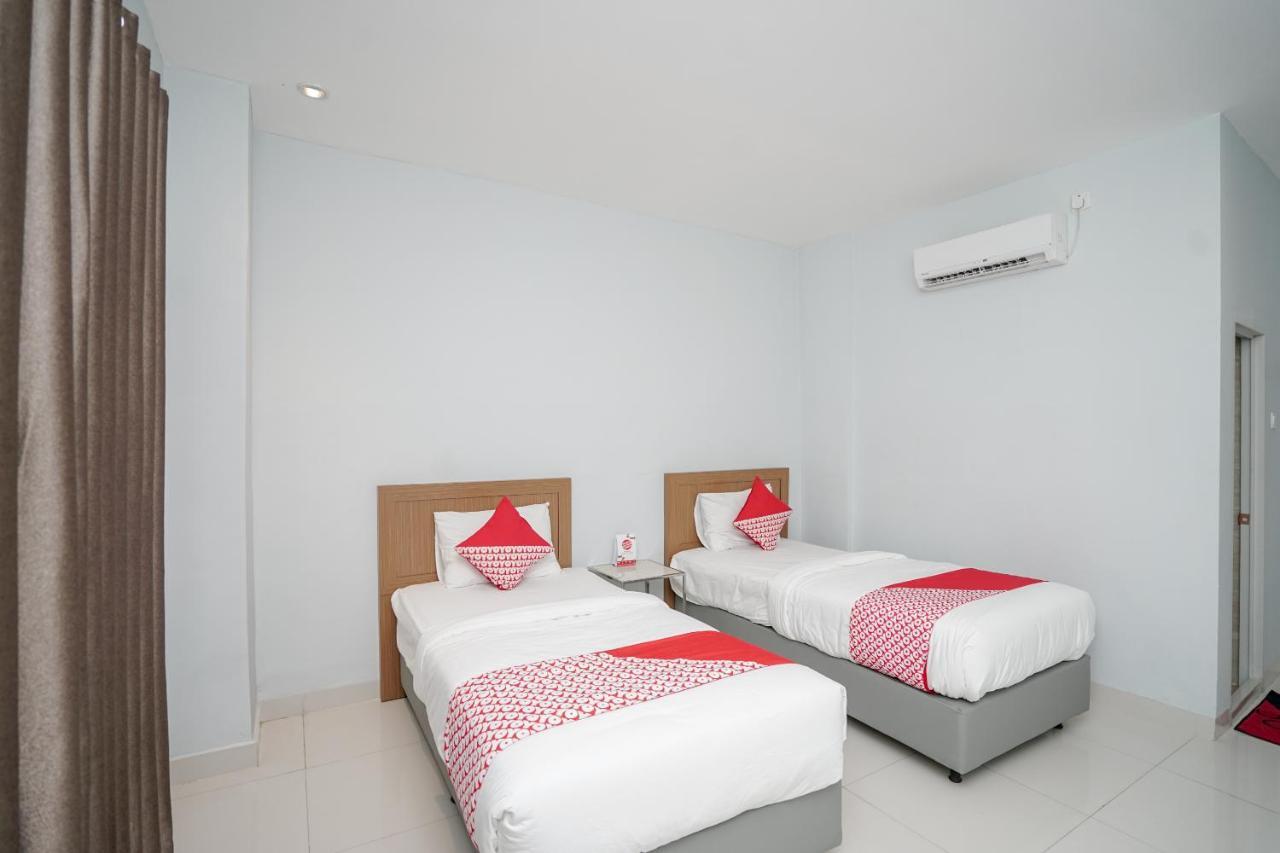 Oyo 616 Express Inn Palembang Kültér fotó